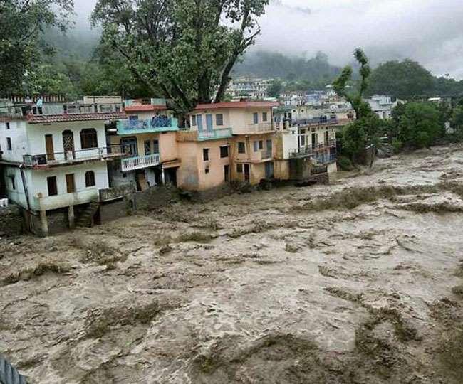 उत्तरकाशी के धराली में बादल फटने से मची तबाही: 4 की मौत, कई लापता, बचाव कार्य जारी