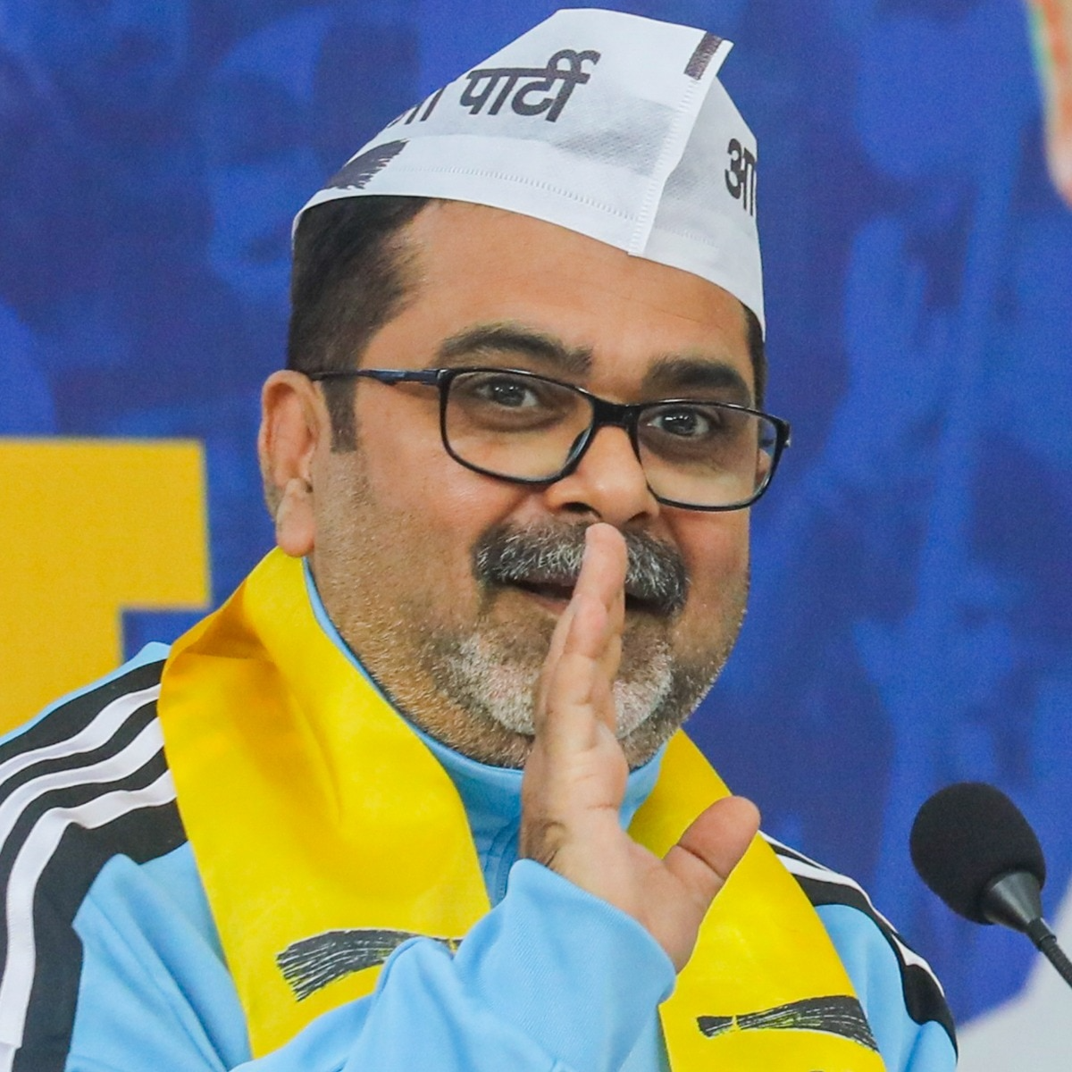 AAP की दूसरी लिस्ट, 17 विधायकों के टिकट काटे: मनीष सिसोदिया पटपड़गंज की जगह जंगपुरा से लड़ेंगे, उनकी सीट अवध ओझा को दी