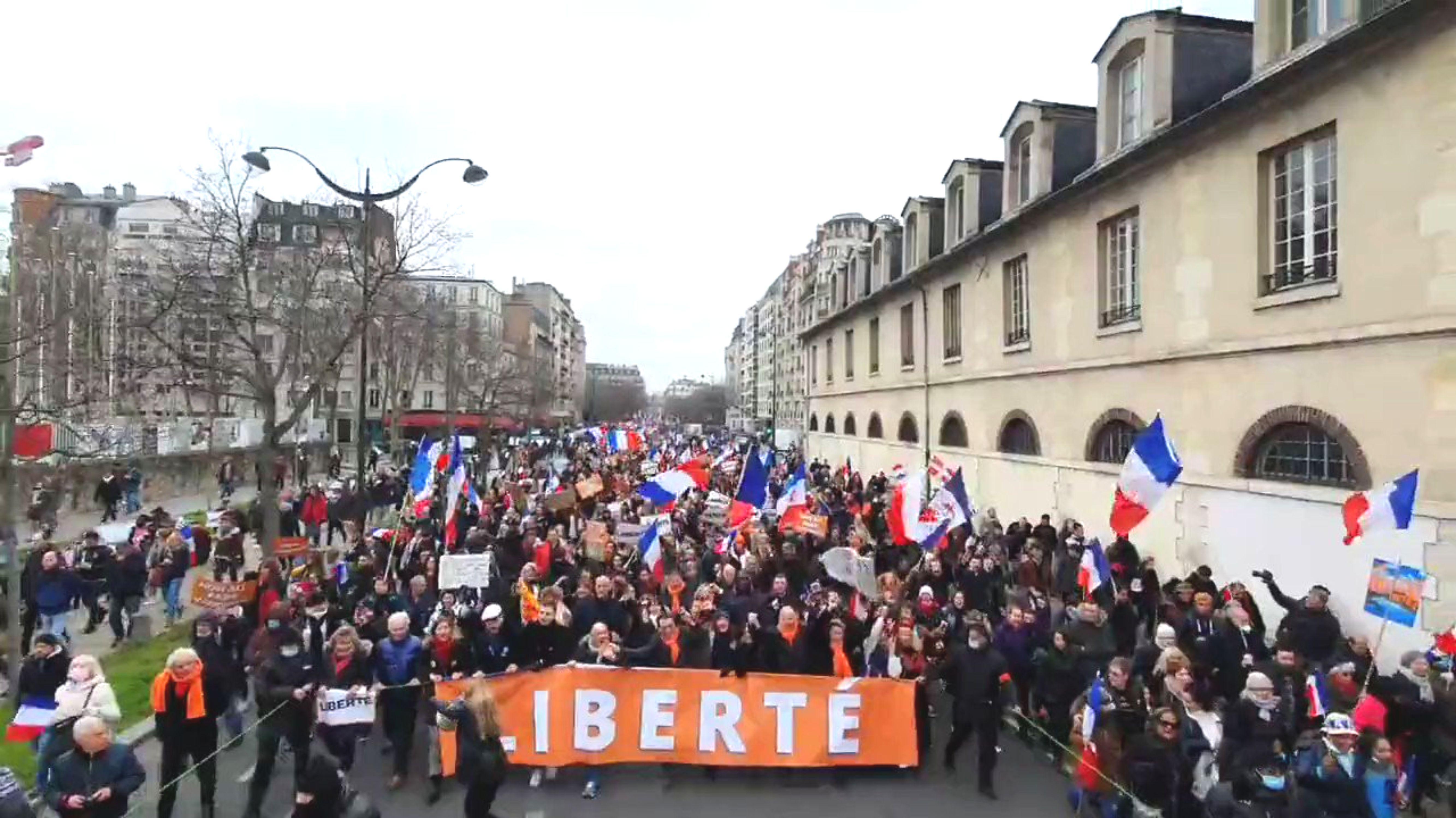 नेपाल के बाद फ्रांस में भी सरकार के खिलाफ प्रदर्शन: