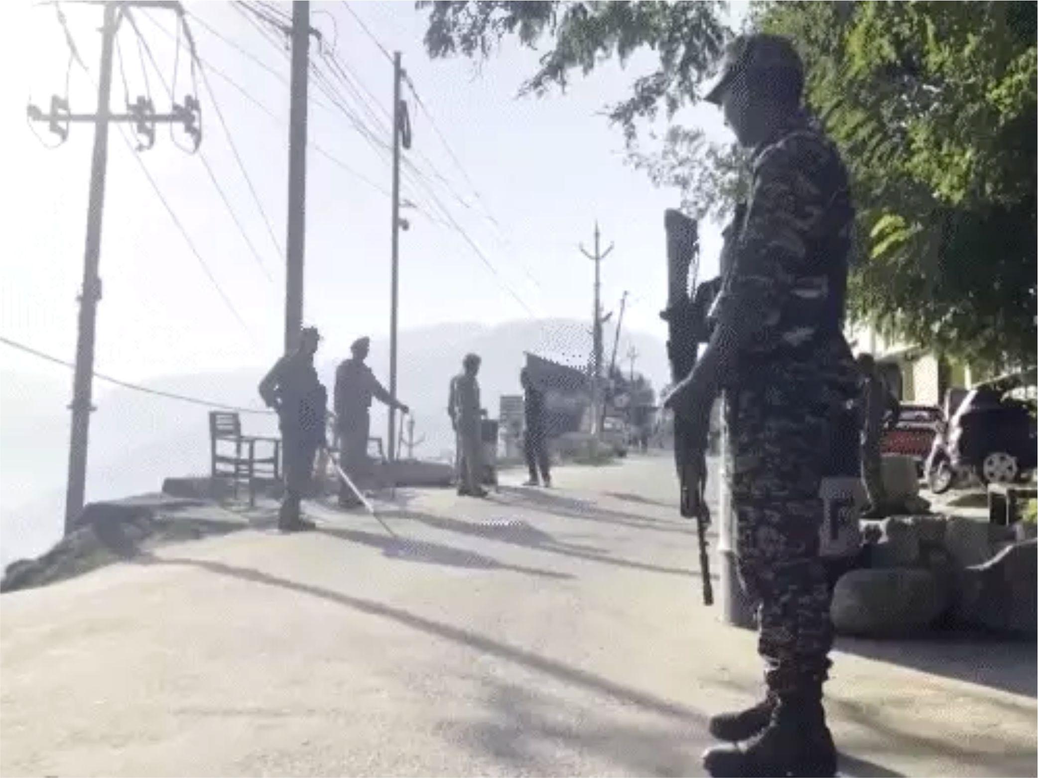 जम्मू के उधमपुर में सुरक्षाबलों और आतंकियों के बीच हुई मुठभेड़ में एक जवान शहीद हो गया