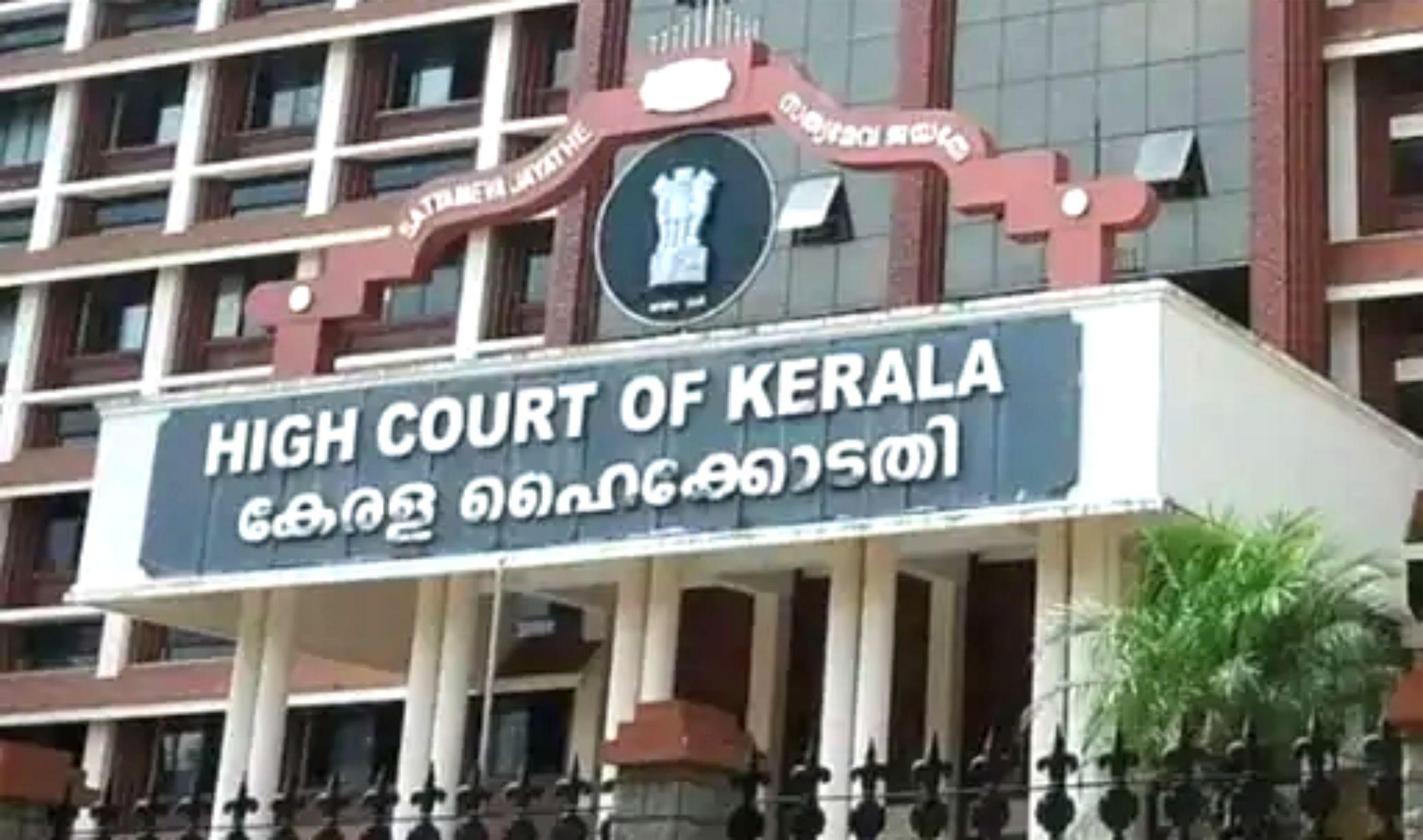 केरल में एक पुलिस हिरासत में हुई मौत के मामले में, केरल हाईकोर्ट ने चार पूर्व पुलिसकर्मियों को बरी कर दिया है। इन सभी को निचली अदालत ने फांसी की सजा सुनाई थी।