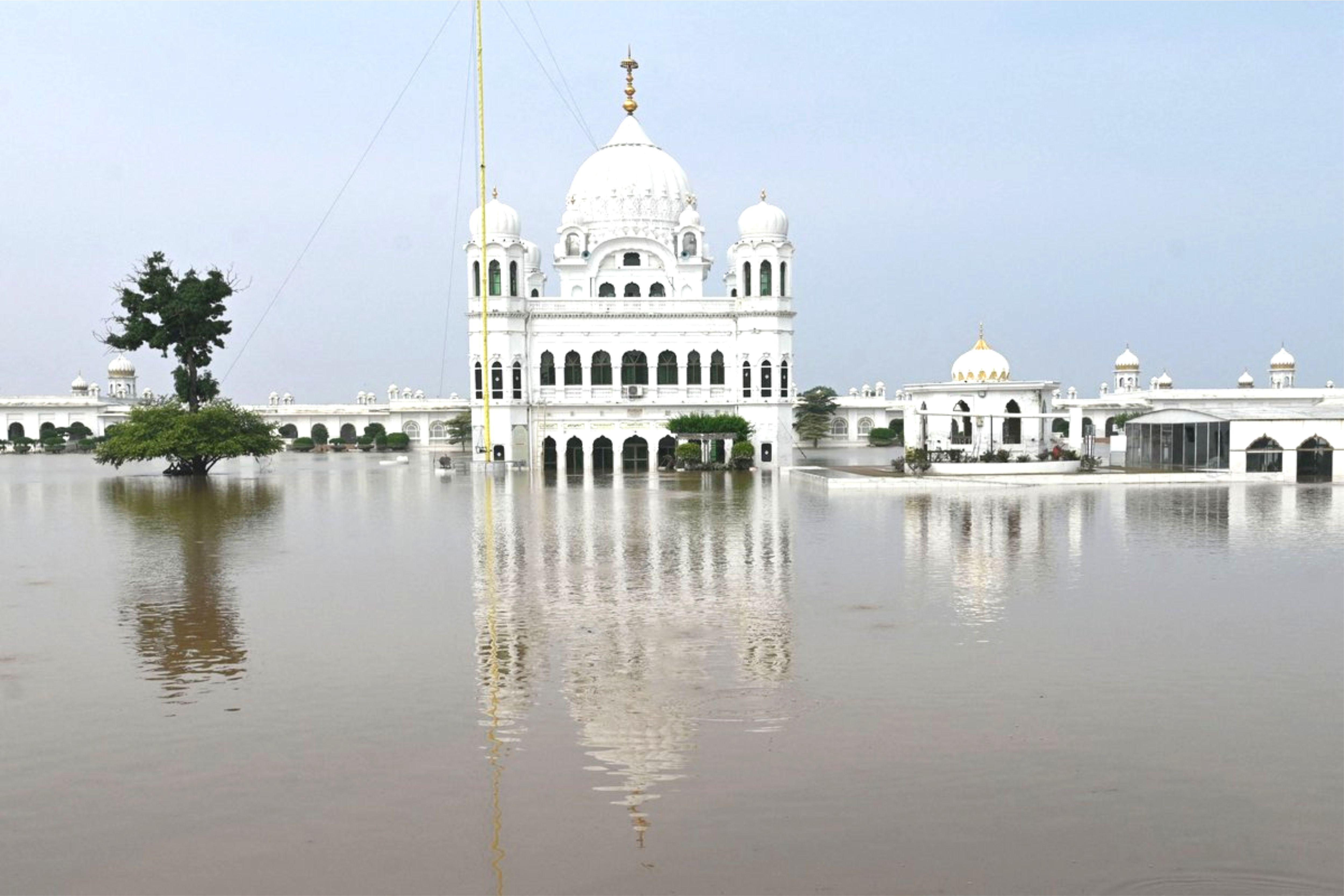 पाकिस्तान में बाढ़ से 750 से अधिक की मौत,पाकिस्तान मंत्री ने भारत पर लगाया जानबूझकर पानी छोड़ने का आरोप